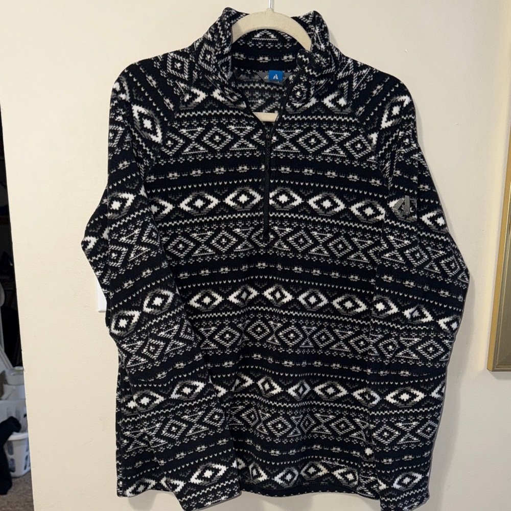 Woman’s Aztec Black and White Patterned Eddie Bauer Fleece Sweater